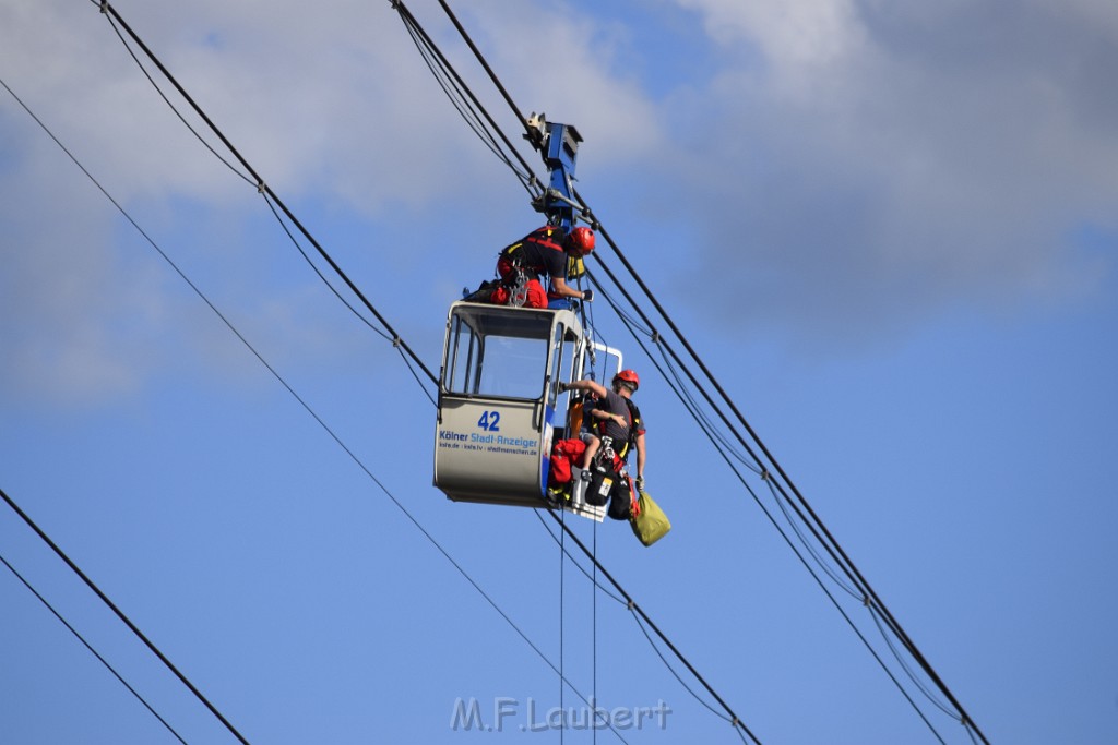 Koelner Seilbahn Gondel blieb haengen Koeln Linksrheinisch P485.JPG - Miklos Laubert